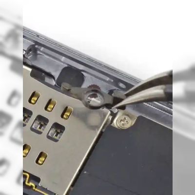 Заміна лотка SIM-карти (механізму) в iPhone 13