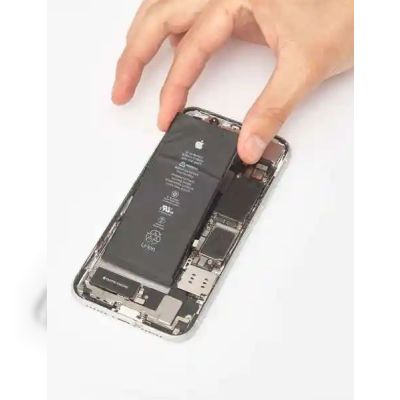 Заміна батареї iPhone XR
